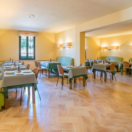 Apartaments Suites Sant Jordi Montbrió del Camp Kültér fotó