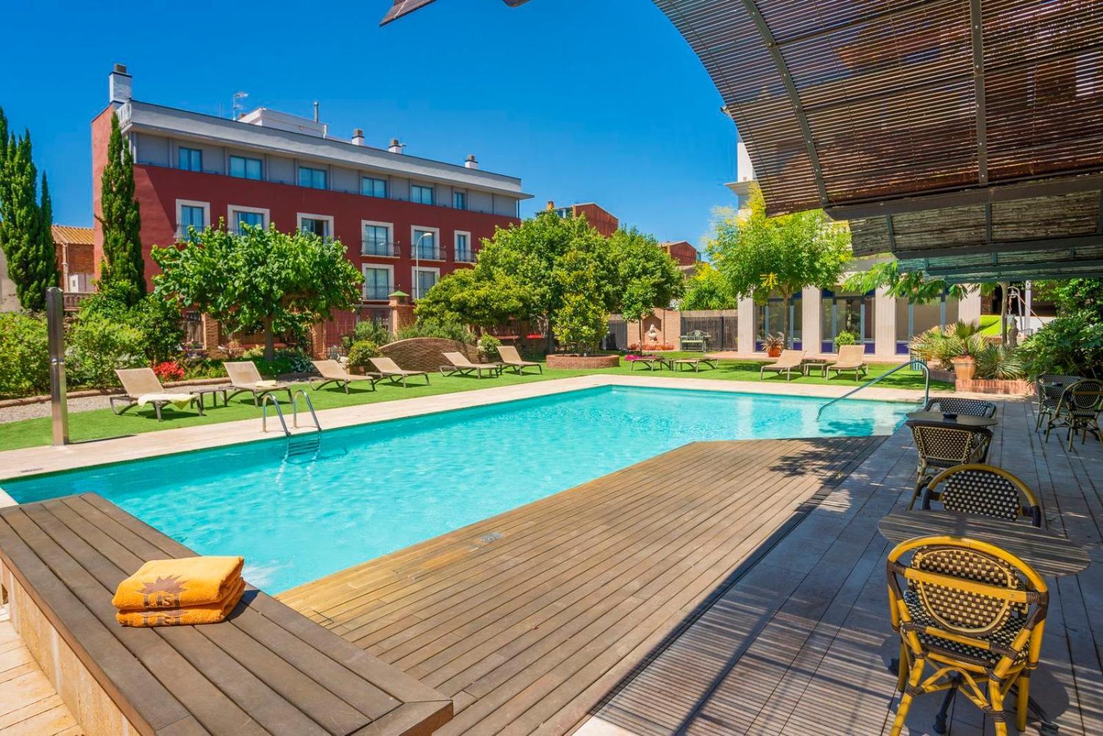 Apartaments Suites Sant Jordi Montbrió del Camp Kültér fotó