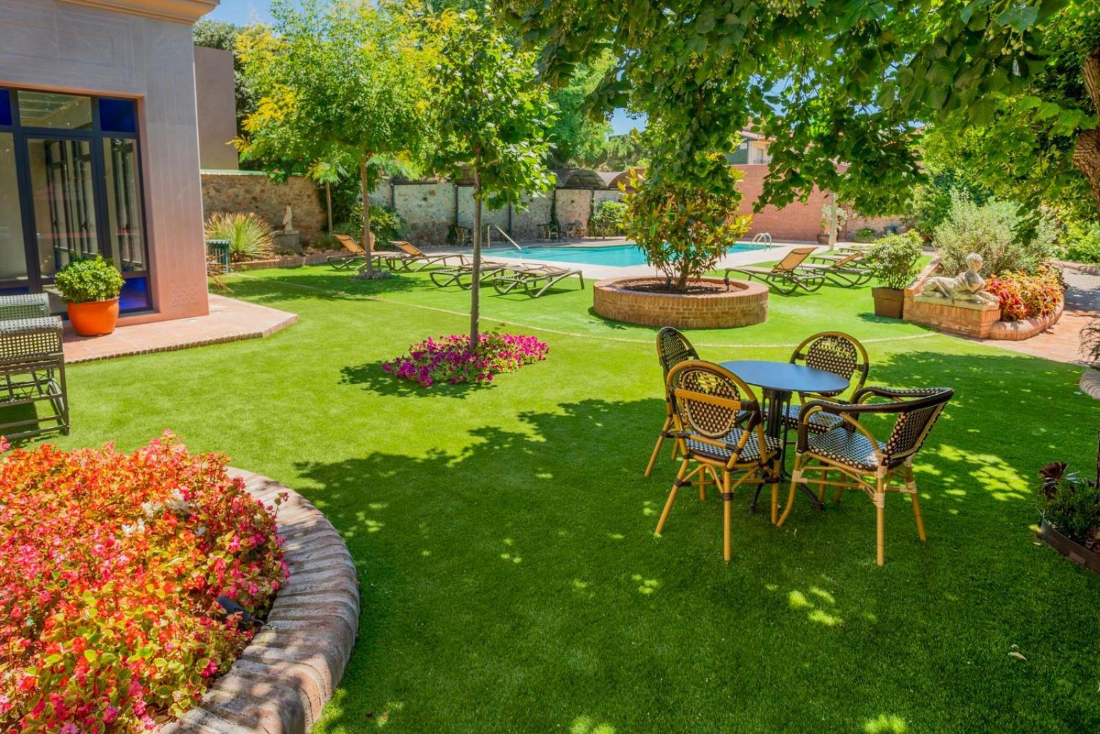 Apartaments Suites Sant Jordi Montbrió del Camp Kültér fotó