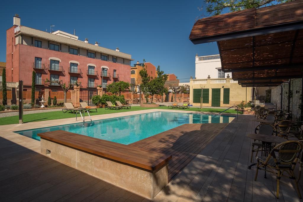 Apartaments Suites Sant Jordi Montbrió del Camp Kültér fotó