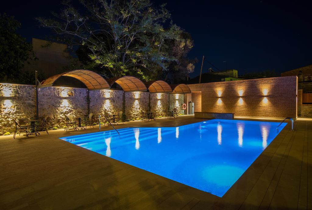 Apartaments Suites Sant Jordi Montbrió del Camp Kültér fotó