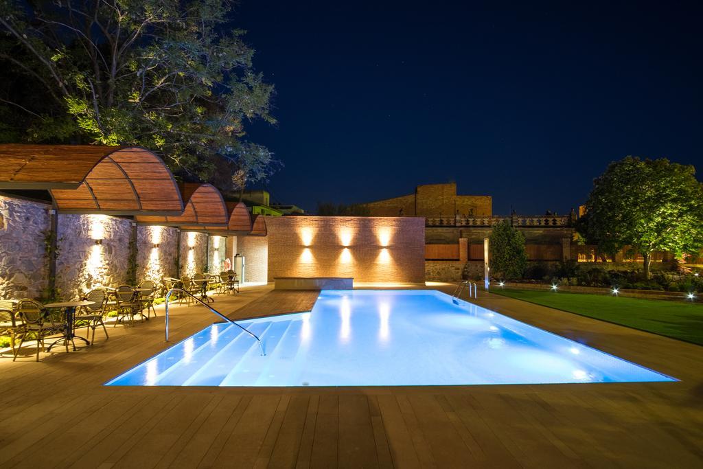 Apartaments Suites Sant Jordi Montbrió del Camp Kültér fotó