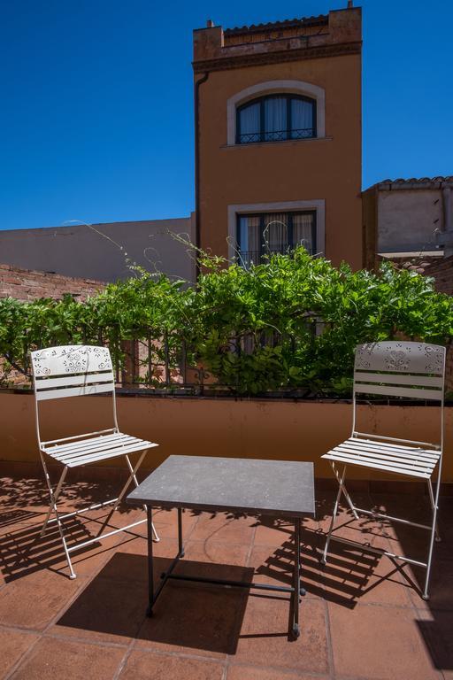 Apartaments Suites Sant Jordi Montbrió del Camp Kültér fotó