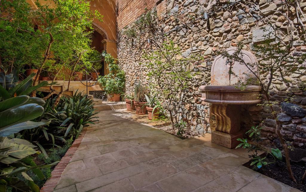 Apartaments Suites Sant Jordi Montbrió del Camp Kültér fotó