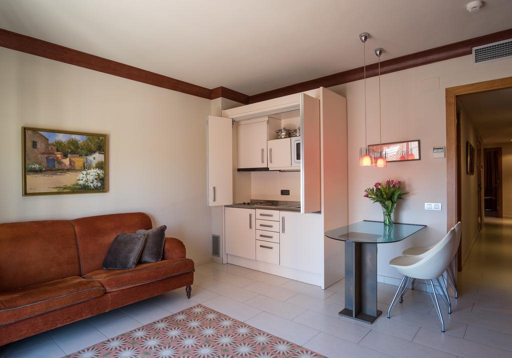 Apartaments Suites Sant Jordi Montbrió del Camp Kültér fotó