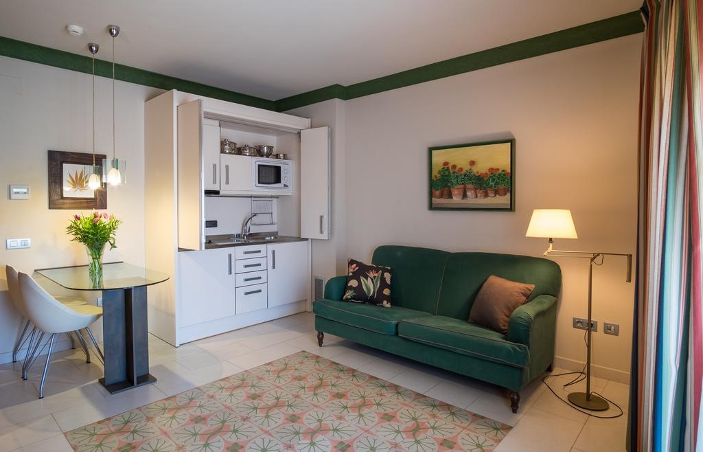 Apartaments Suites Sant Jordi Montbrió del Camp Kültér fotó