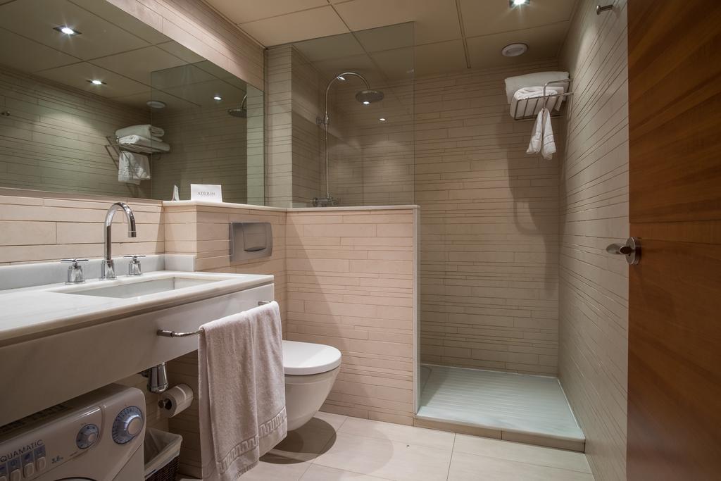 Apartaments Suites Sant Jordi Montbrió del Camp Kültér fotó