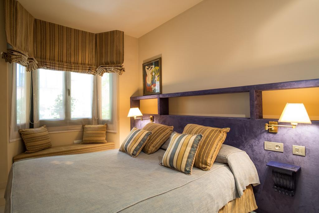Apartaments Suites Sant Jordi Montbrió del Camp Kültér fotó