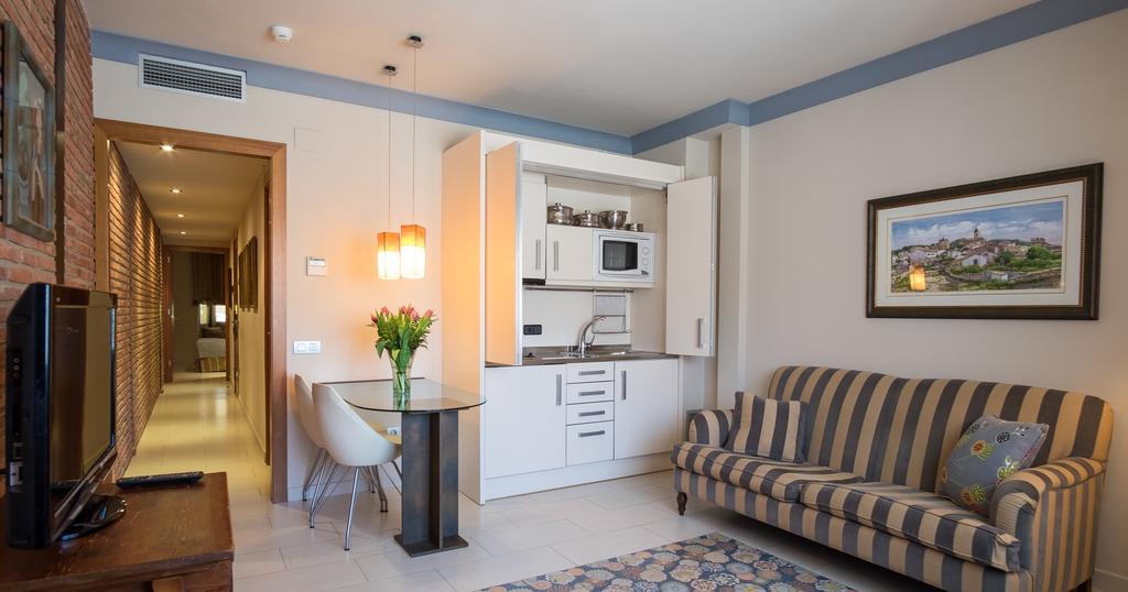 Apartaments Suites Sant Jordi Montbrió del Camp Kültér fotó