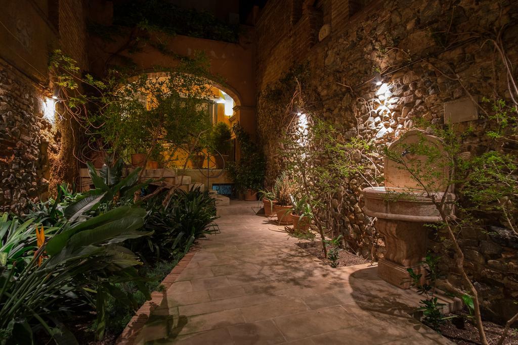 Apartaments Suites Sant Jordi Montbrió del Camp Kültér fotó