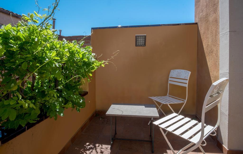 Apartaments Suites Sant Jordi Montbrió del Camp Kültér fotó