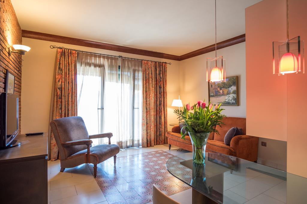 Apartaments Suites Sant Jordi Montbrió del Camp Kültér fotó