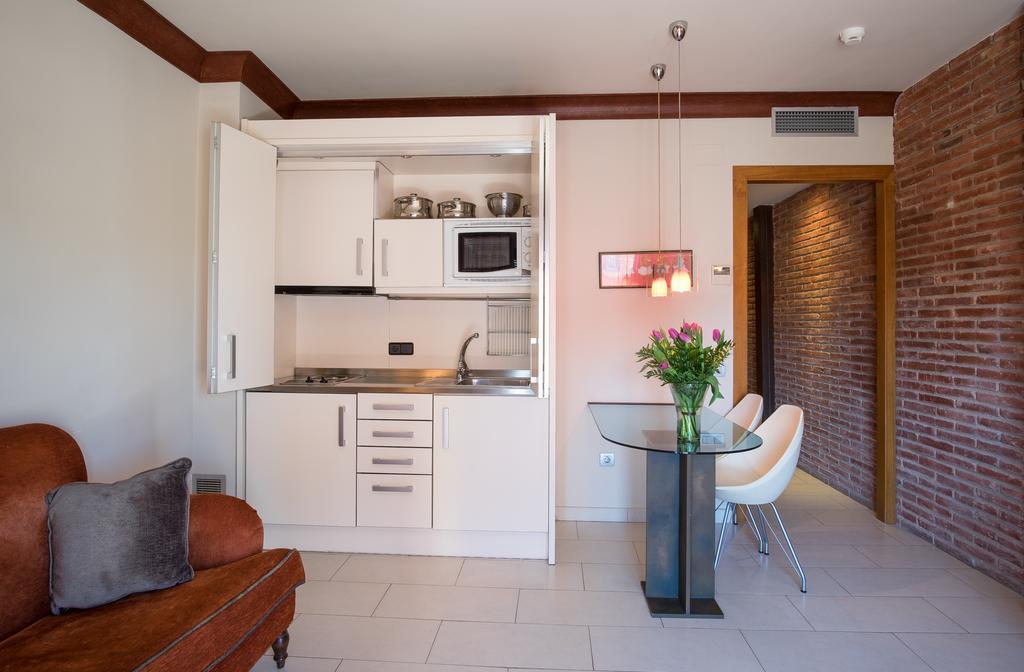 Apartaments Suites Sant Jordi Montbrió del Camp Kültér fotó