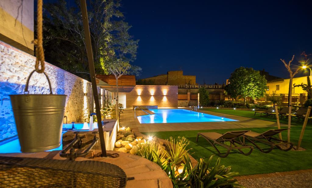 Apartaments Suites Sant Jordi Montbrió del Camp Kültér fotó