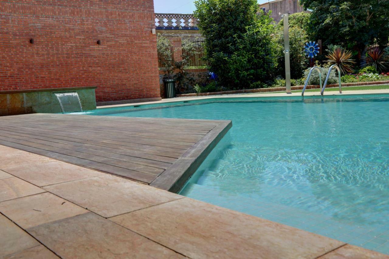 Apartaments Suites Sant Jordi Montbrió del Camp Kültér fotó